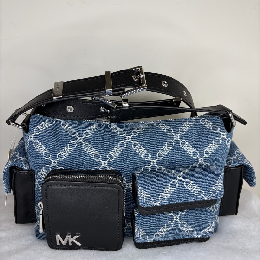 Michael Kors Dakota Medium Pocket Shoulder Bag